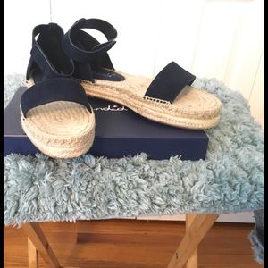 Sandal navy blue nubuck ankle strap excellent condition worn twice